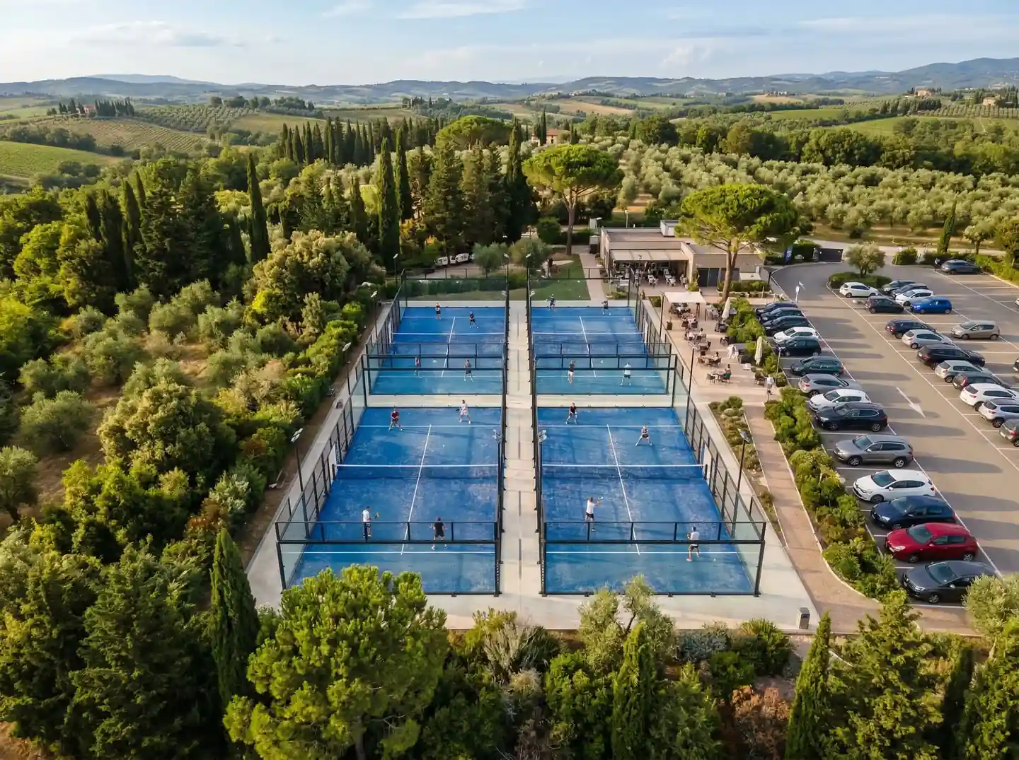 Crescita del padel in Italia con oltre 10.000 campi e un milione di tesserati
